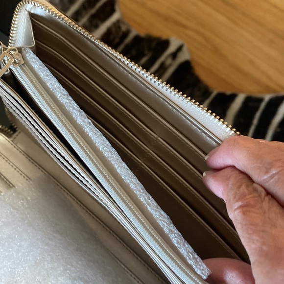 Guess wallet - Picture 4 of 4